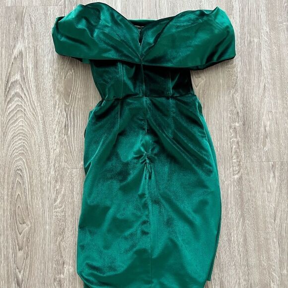 Club L London Green Ruched Off-Shoulder Cocktail Gown - Picture 7 of 11